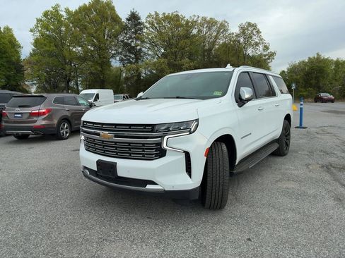 Used 2021 Chevrolet Suburban Premier AWD/4WD image 7