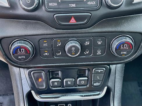 Used 2018 GMC Terrain SLT w/ Preferred Package FWD image 16