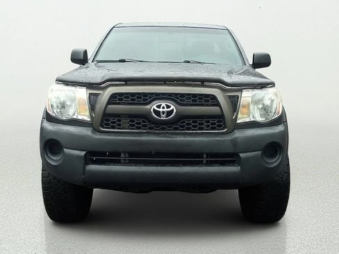 Used 2011 Toyota Tacoma 4x4 Regular Cab image 2