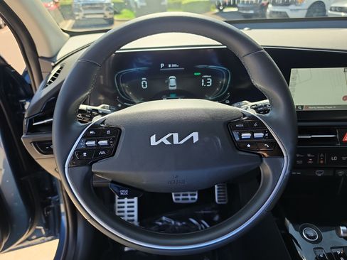 Certified 2024 Kia Niro EX Touring FWD image 29