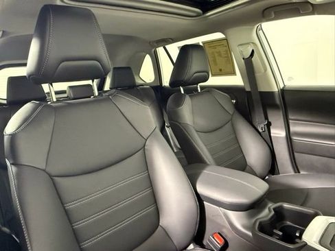 Used 2025 Toyota RAV4 XLE Premium image 50