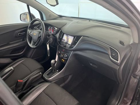 Used 2021 Chevrolet Trax LT AWD/4WD image 21