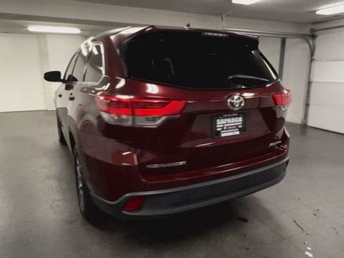 Used 2018 Toyota Highlander XLE AWD/4WD image 7