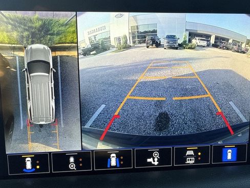 Used 2022 Chevrolet Tahoe LT w/ Luxury Package AWD/4WD image 13