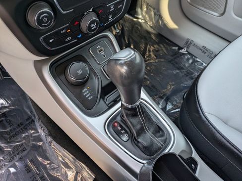 Used 2018 Jeep Compass Latitude w/ Popular Equipment Group AWD/4WD image 13