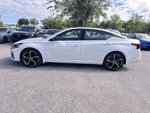Used 2024 Nissan Altima 2.5 SR FWD image 3
