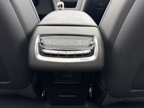 Used 2025 Cadillac XT6 Premium Luxury image 33