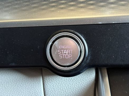 Used 2024 Kia Carnival LX FWD image 26