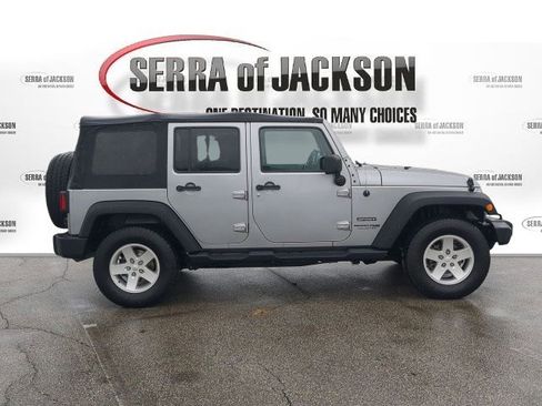 Used 2018 Jeep Wrangler Unlimited Sport S image 9