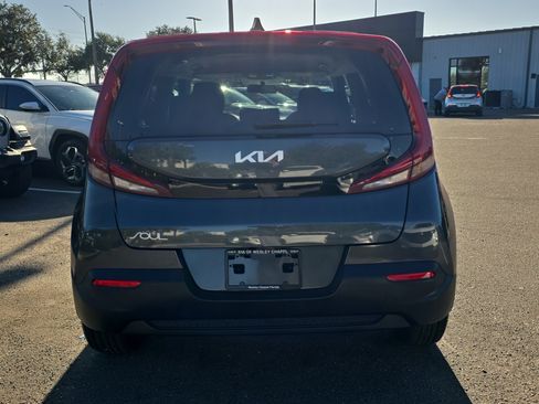 Certified 2022 Kia Soul LX image 7
