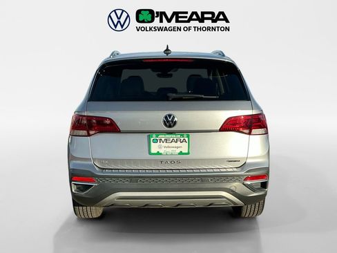 Used 2023 Volkswagen Taos SE w/ Panoramic Sunroof Package image 4