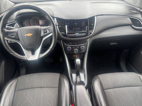 Used 2022 Chevrolet Trax LT w/ Redline Edition AWD/4WD image 11