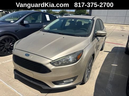 Used 2017 Ford Focus SE FWD image 1