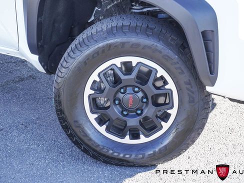 Used 2024 Toyota Tacoma TRD Off-Road image 13