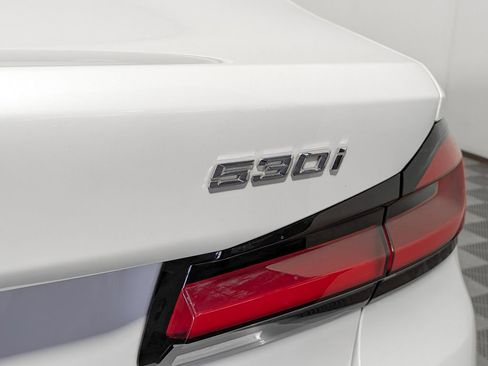 Used 2021 BMW 530i xDrive w/ Convenience Package image 11