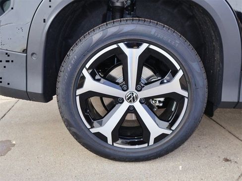 New 2026 Volkswagen Tiguan SE image 9