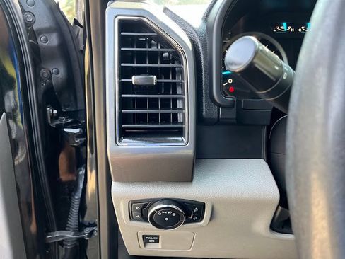 Used 2018 Ford F150 XLT AWD/4WD image 11