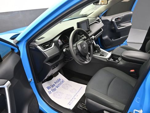 Used 2019 Toyota RAV4 LE w/ All Weather Liner Package AWD/4WD image 19