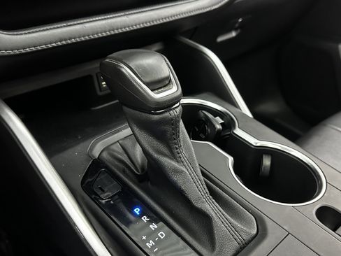 Used 2022 Toyota Highlander XLE image 17