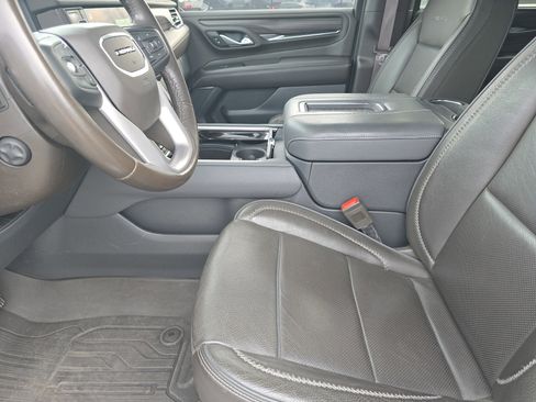 Used 2022 GMC Yukon XL Denali image 9