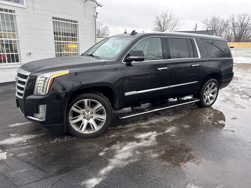 Used 2016 Cadillac Escalade ESV Premium image 5