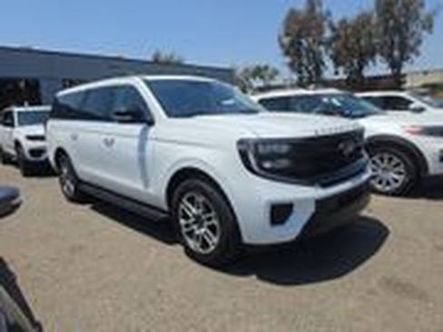 Used 2025 Ford Expedition Max Active AWD/4WD image 3
