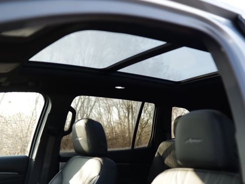 Used 2025 Buick Enclave Avenir w/ Super Cruise Package image 27