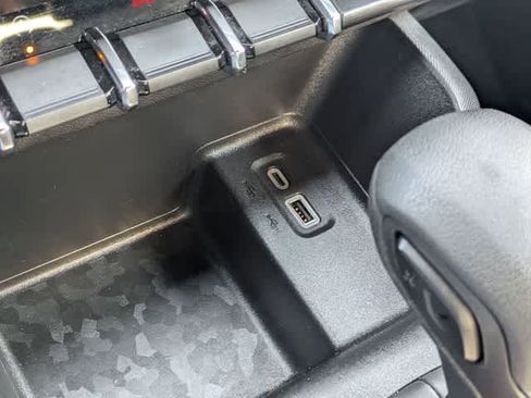 Used 2024 Chevrolet Colorado W/T image 27