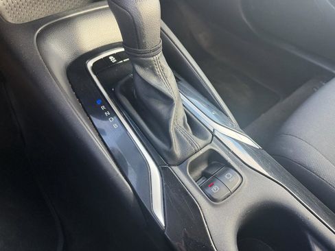 Used 2021 Toyota Corolla LE image 19