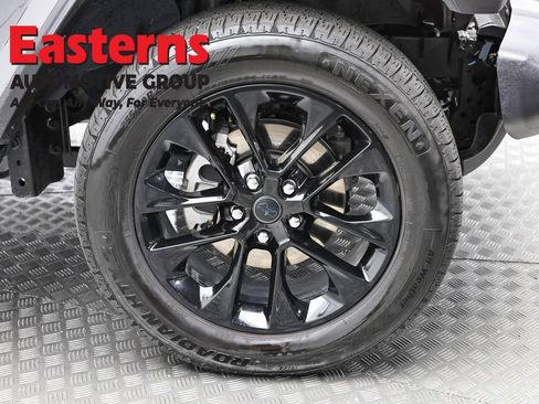 Used 2025 Jeep Wrangler Unlimited Sahara AWD/4WD image 28