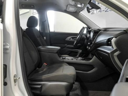 Used 2020 Chevrolet Traverse LT FWD image 34