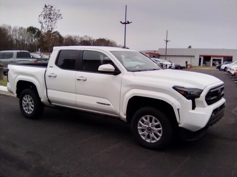 Used 2024 Toyota Tacoma SR5 image 6