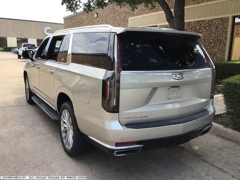 Used 2021 Cadillac Escalade ESV Premium Luxury w/ Performance Package AWD/4WD image 6