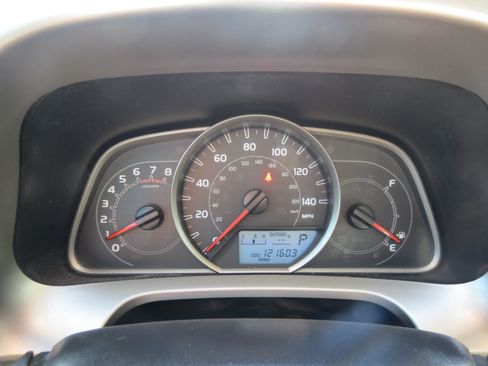 Used 2015 Toyota RAV4 LE FWD image 11