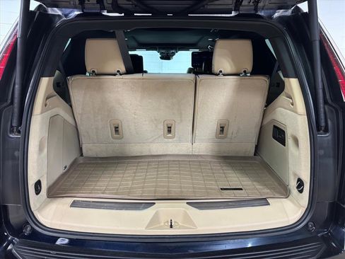Used 2023 Cadillac Escalade Premium Luxury image 46