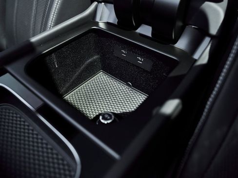 Used 2024 Bentley Bentayga AWD/4WD image 63