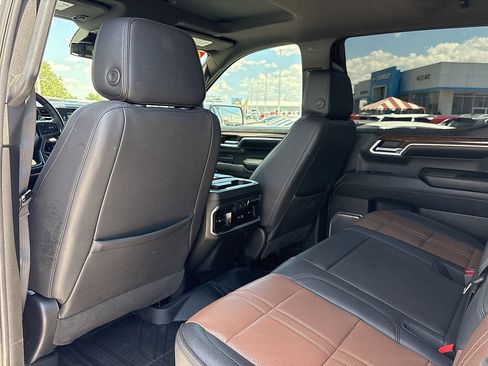 Used 2023 Chevrolet Silverado 1500 High Country w/ High Country Premium Package AWD/4WD image 19