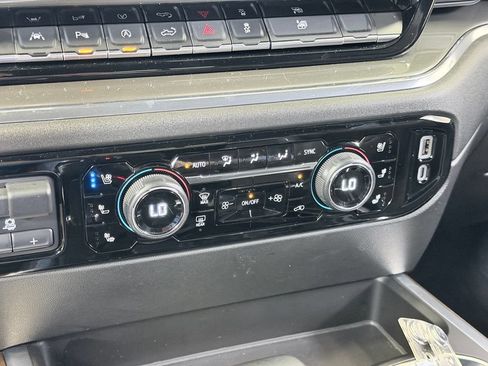 Used 2024 Chevrolet Silverado 1500 High Country w/ High Country Premium Package AWD/4WD image 49