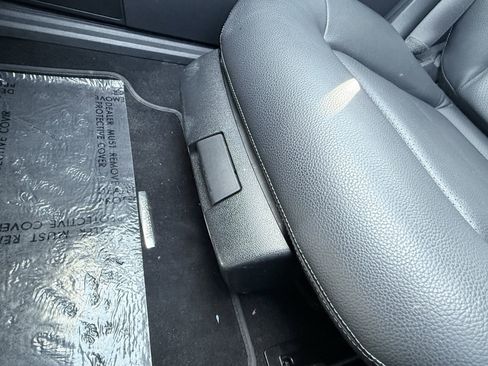 Used 2014 Mercedes-Benz E 350 Sedan image 18