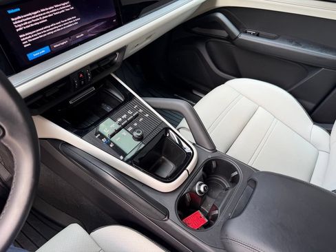 Certified 2026 Porsche Cayenne AWD/4WD image 24