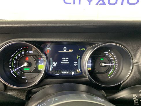 Used 2022 Jeep Wrangler Unlimited Sahara AWD/4WD image 23