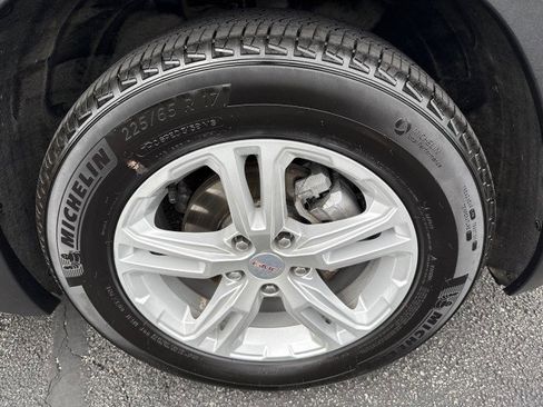 Used 2024 GMC Terrain SLE w/ Driver Convenience Package image 9