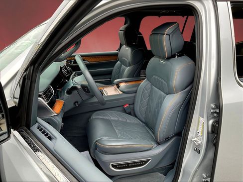 Used 2024 Jeep Grand Wagoneer Series III w/ Rear Seat Video Group 1 AWD/4WD image 21