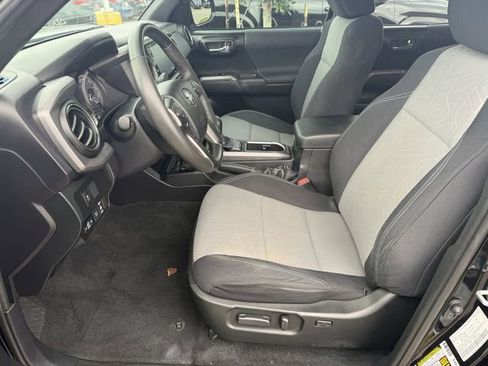 Used 2021 Toyota Tacoma TRD Sport w/ Technology Package image 20