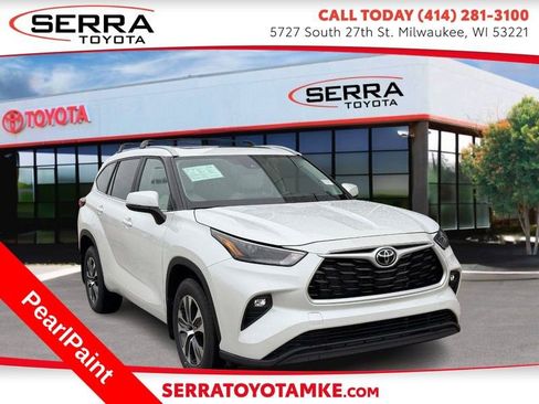 Used 2023 Toyota Highlander XLE image 1
