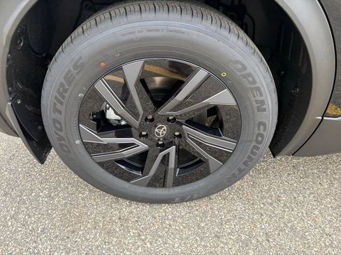 New 2026 Toyota C-HR AWD/4WD image 40