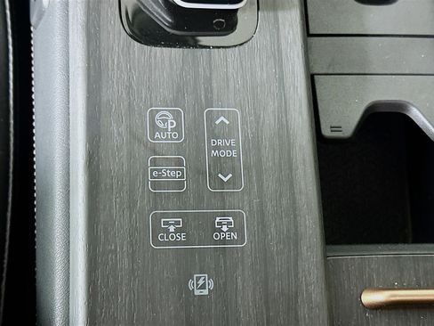 Used 2023 Nissan Ariya FWD image 26