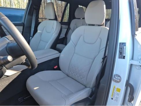 Used 2025 Volvo XC90 B5 Plus image 2