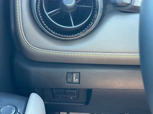 Used 2024 Chevrolet Colorado ZR2 w/ Technology Package AWD/4WD image 32