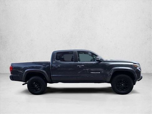 Used 2022 Toyota Tacoma SR5 RWD image 4